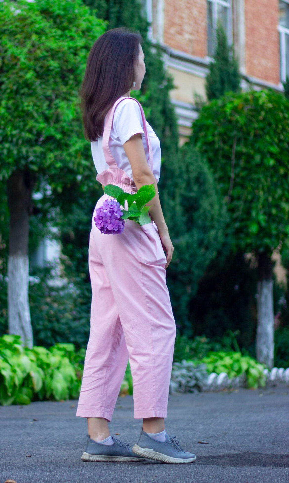 4 būdai pavasarį dėvėti cigaretės kirpimo džinsus, pasak mūsų mados eksperto