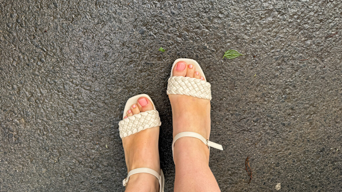 Tevas prieš Chacos: Populiarias basutes lyginame akis į akį